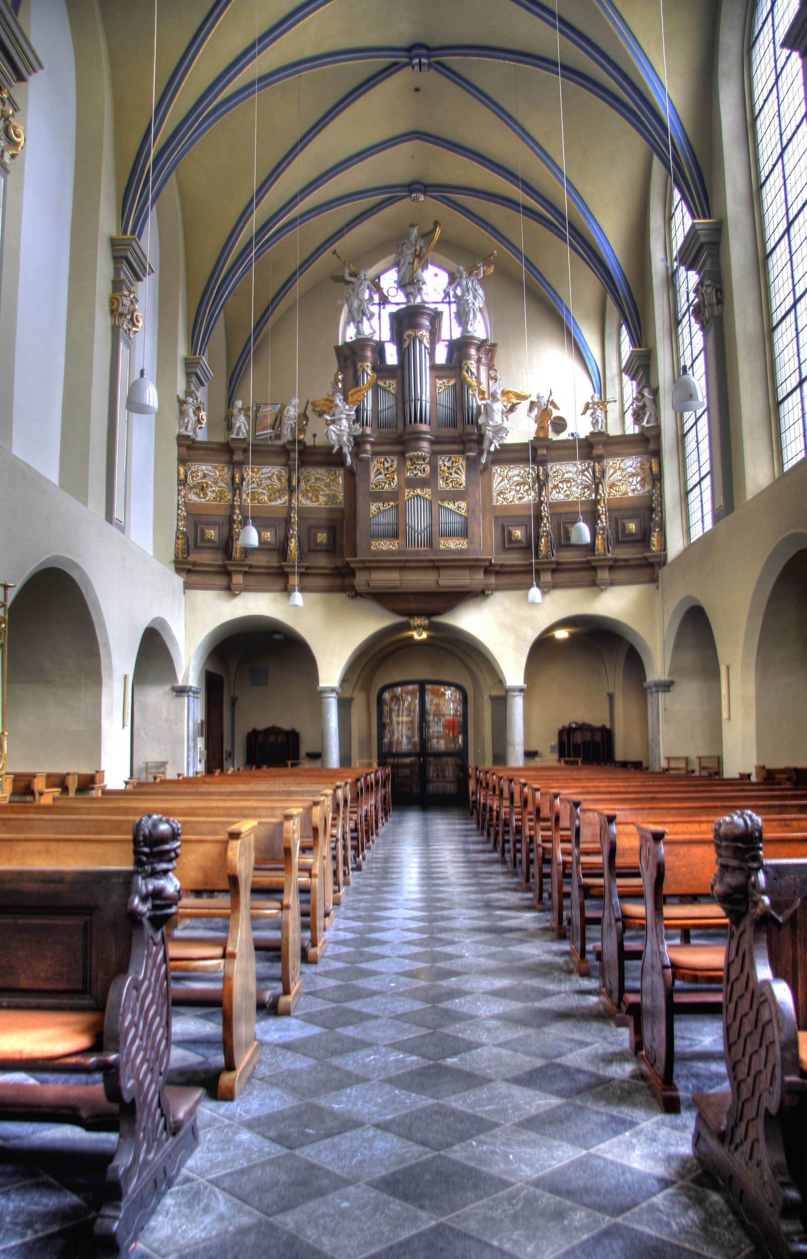 Blick auf den Orgelprospekt der Schlosskirche St. Maria von den Engeln zu Brühl